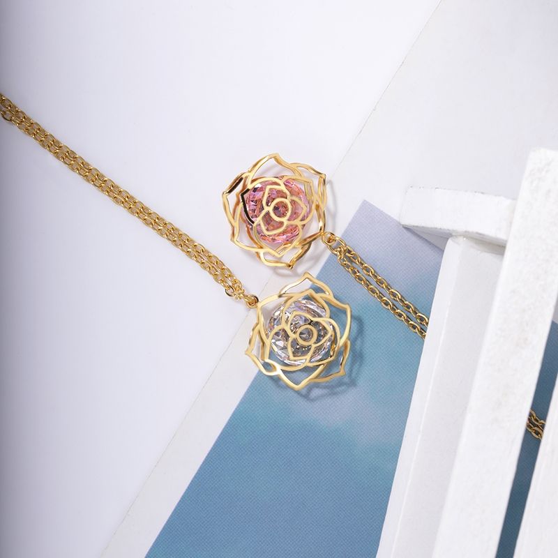 White 18k Gold Plated Rose Pendant Necklace🌹